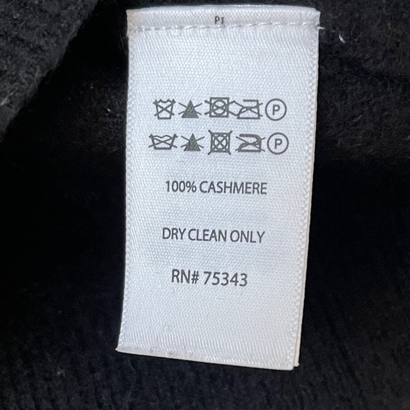 TAHARI Sweater Women Medium 100% 2-ply Cashmere Crew Neck Black Light Weight - Picture 4 of 4